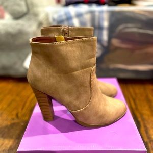 Beige High heeled boots